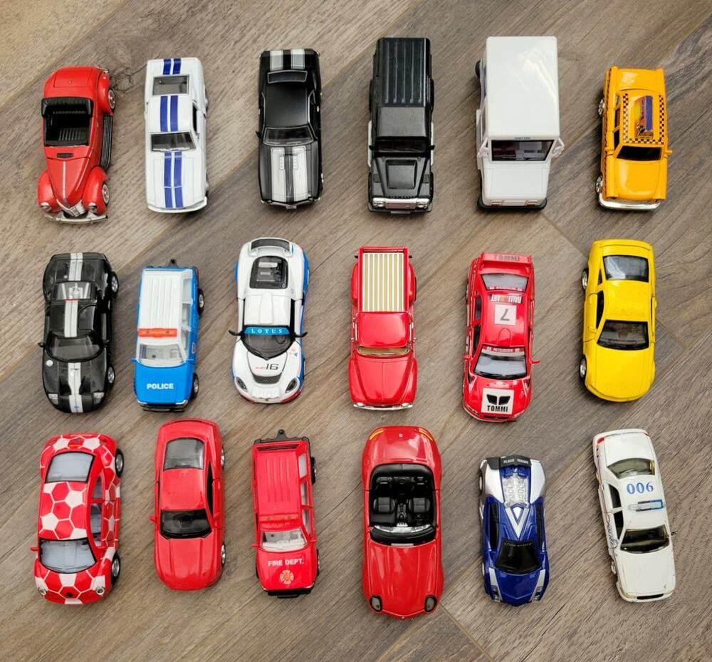 Lot of 18 toy cars trucks vehicles Mixed brands